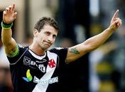 Com vitória sobre Ajax (HOL), Pedrinho se despede do futebol