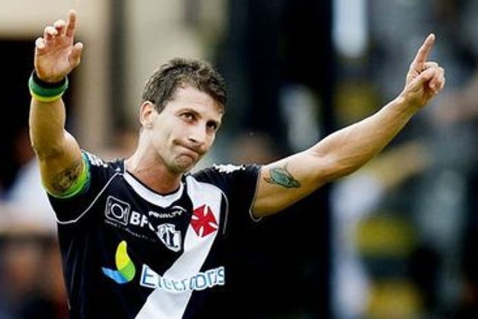 Com vitória sobre Ajax (HOL), Pedrinho se despede do futebol