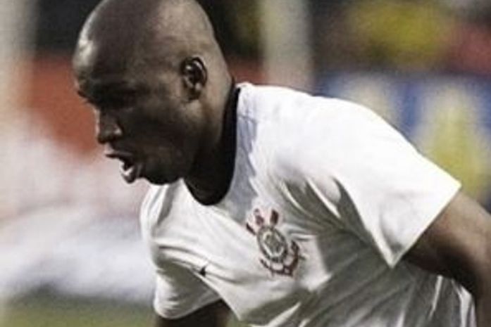 Com problema cardíaco, ex-corintiano se afasta dos campos por 3 meses