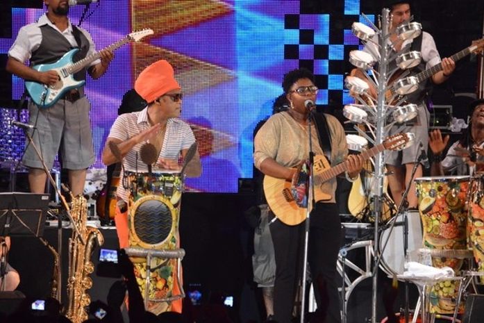 Vencedora do 'The Voice' canta com Carlinhos Brown e Marisa Monte