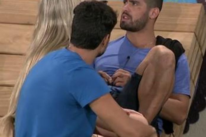 'Deu uma rapidinha e pronto', diz Yuri sobre a vida debaixo do edredom