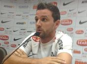 Montillo chega ao Santos e quer ajudar Neymar a ser "melhor ainda"