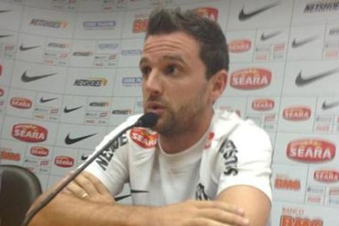 Montillo chega ao Santos e quer ajudar Neymar a ser "melhor ainda"