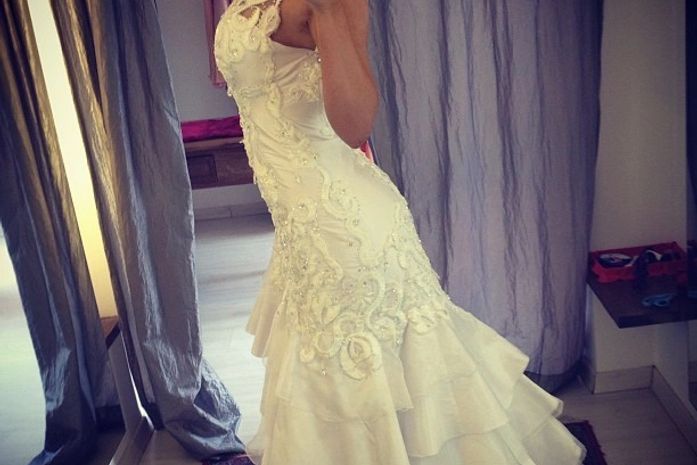 Ex-BBB Laisa se veste de noiva e brinca ao postar foto na internet: 'Agora vai'