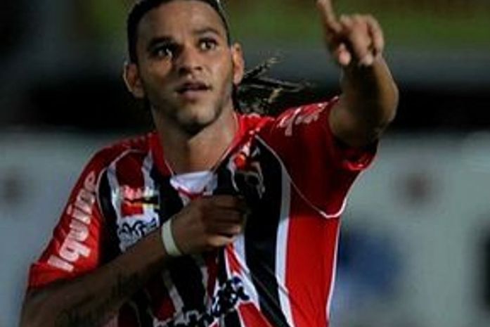 Santa Cruz: esperança de contar com alagoano Dênis Marques