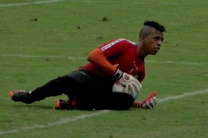 Goleiro do Vasco é chamado de 'macaco' em jogo da Copa SP