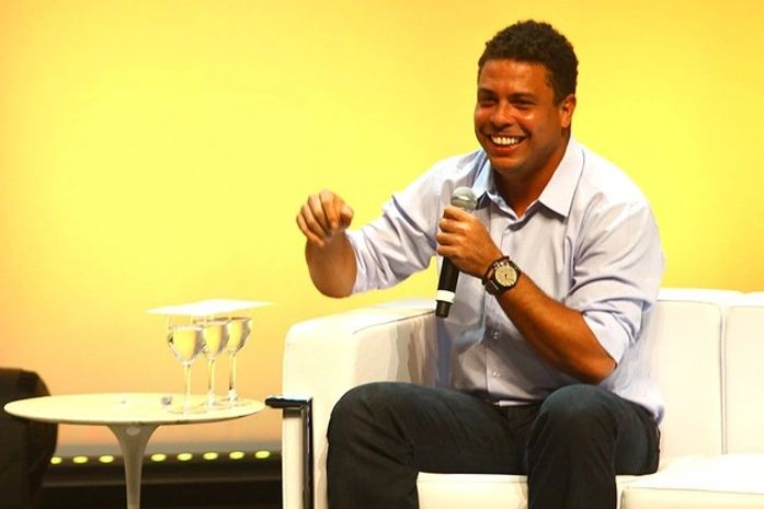 Ronaldo evita falar de affair durante evento em São Paulo