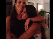 Regina Casé posta foto da filha com Ivete Sangalo: ‘Lindas e corajosas’