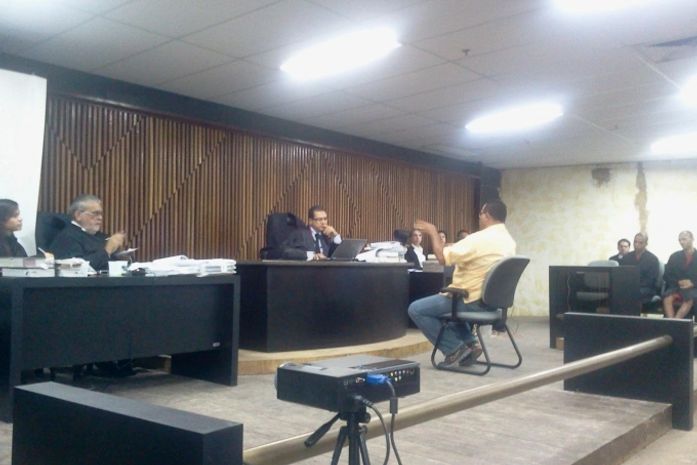 Policial civil Luciano Pereira é o primeiro a ser ouvido no julgamento