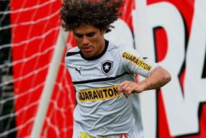 Palmeiras faz nova proposta por Márcio Azevedo e aumenta valores