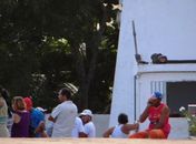 Servidores tentam impedir família de enterrar parente em cemitério municipal