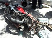 Entregador fica ferido em acidente na Ponta Verde