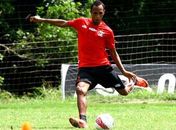 Flamengo libera e empresário negocia Liedson com outros clubes