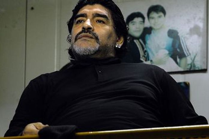 Maradona pede volta de Riquelme e se diz enojado com futebol argentino