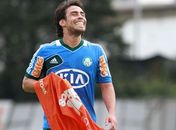 Al Ain desiste de proposta para tirar Valdivia do Palmeiras