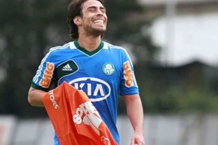 Al Ain desiste de proposta para tirar Valdivia do Palmeiras