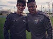 Piazon faz primeiro treino no Málaga e é recepcionado por Julio Baptista