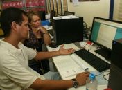 Pais procuraram o auxílio para a realização da pré-matrícula no Cepa