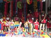 Produtos de Carnaval estão à venda no Centro de Maceió