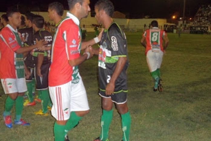 CSE joga mal e perde em casa para o União