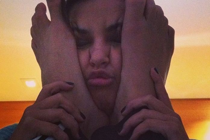 É muito amor! Mariana Rios ‘cheira o chulé’ de Di Ferrero