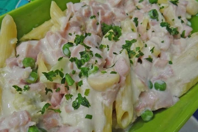 Macarrão rápido! Receita de Penne leva couve-flor, presunto e queijo ralado