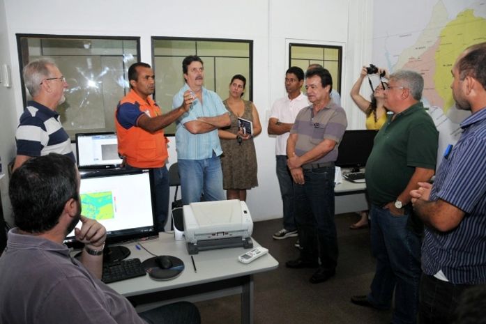 Reunião no prédio da Semarh entre componentes da Comdec e da Semarh