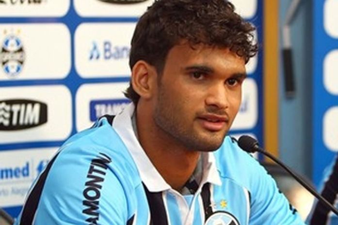 Alagoano Willian José prevê "disputa boa" no ataque do Grêmio