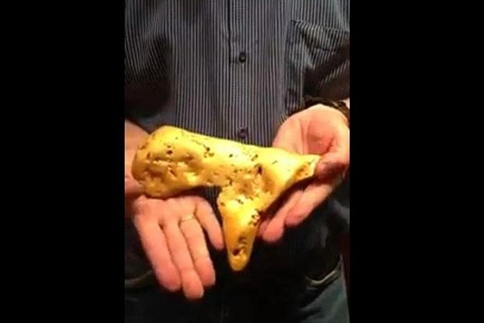 Australiano encontra pepita de ouro de US$ 300 mil