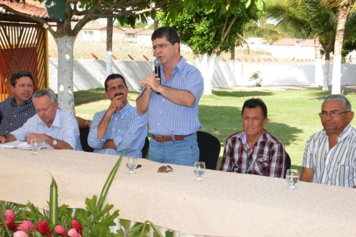 Empresários, políticos e Eletrobras discutem melhorias no fornecimento de energia no Agreste