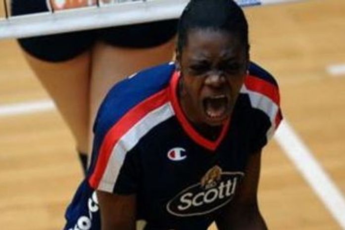 Cartola do vôlei chama brasileira de 'sem vergonha'