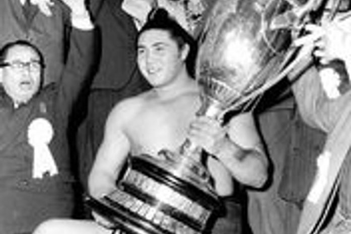 Ídolo e recordista do sumô, Taiho morre no Japão aos 72 anos