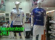 Uniforme 2013 do Confiança de Aracaju, exposto no Shopping Jardins