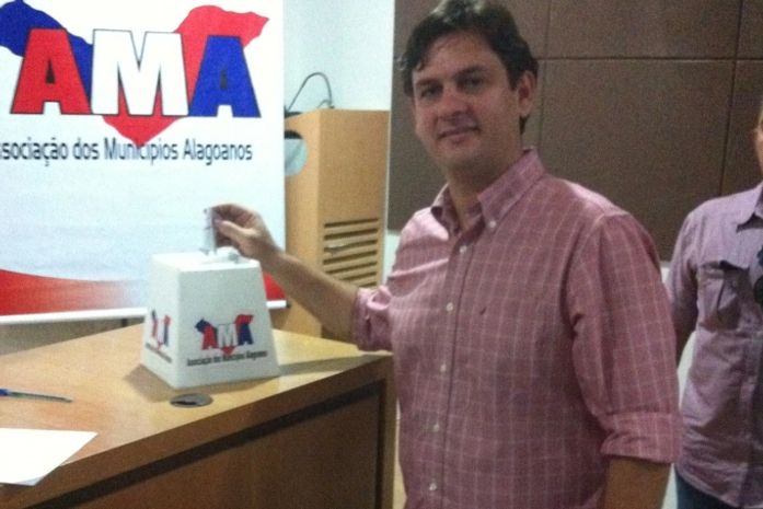 Marcelo Beltrão vota durante eleições na AMA