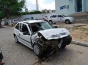Colisão entre carro e caminhão deixa um morto e dois feridos em Santana
