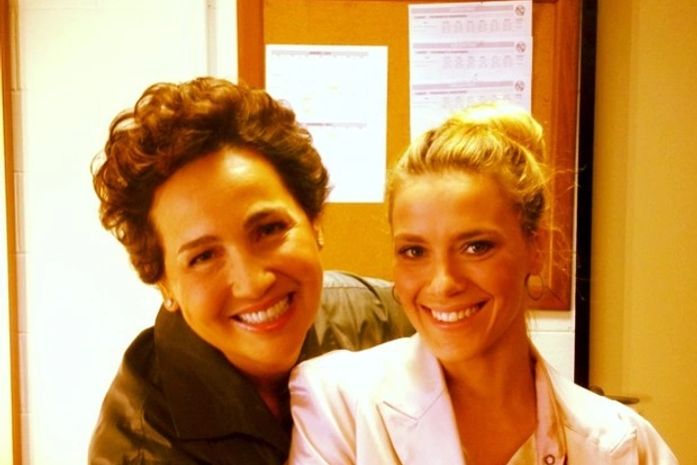 Claudia Jimenez reencontra Carolina Dieckmann: 'Alegria no camarim'