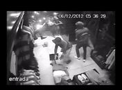 Grife usa imagens reais de assalto para promover liquidação