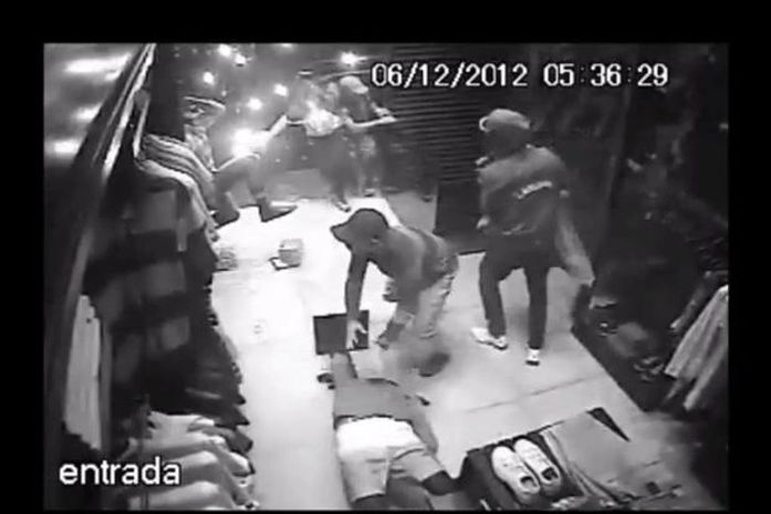 Grife usa imagens reais de assalto para promover liquidação