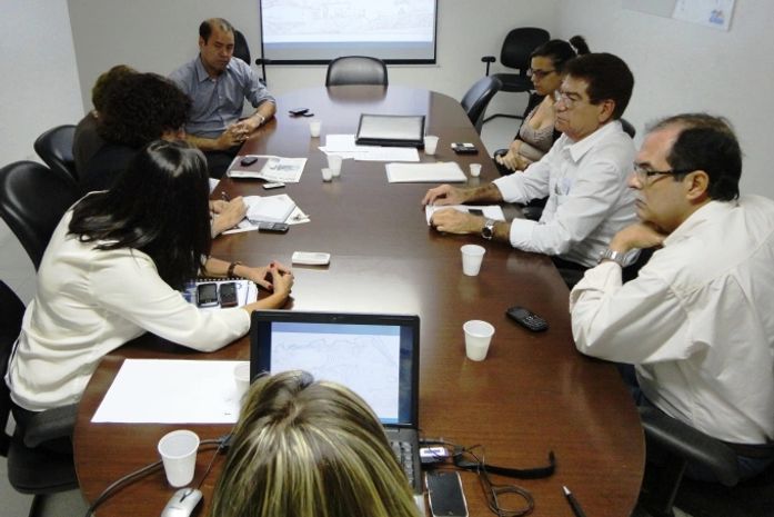 Seinfra traça metas com a prefeitura para retomar obras no Vale do Reginaldo