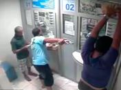 PC divulga imagens de assalto à lotérica ocorrido no ano passado