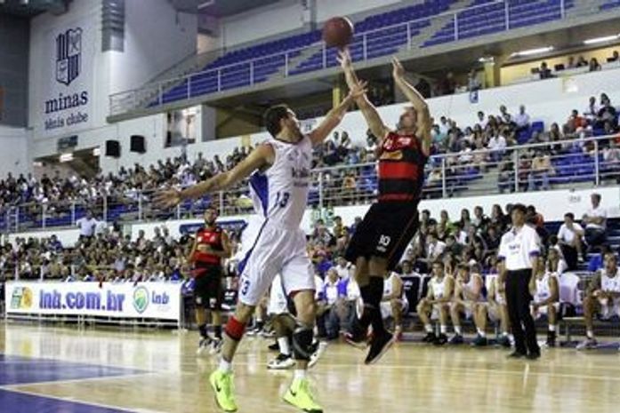 Fla bate Minas e chega a 14 vitórias seguidas