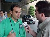 Repórter da Globo surge em programa da Record e apresentador tira sarro