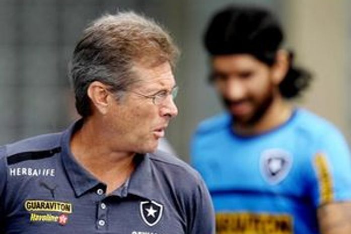 Loco Abreu desabafa e atribui saída do Botafogo a Oswaldo de Oliveira