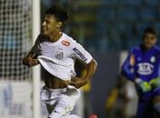 Com espetáculo de Neilton, Santos vence Palmeiras e vai para final