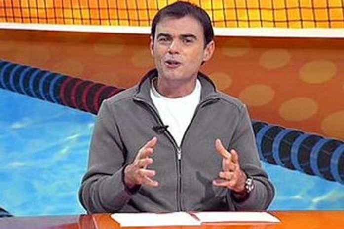 Repórter da Globo aparece na Record e vira piada ao vivo