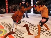 Lutador de MMA Valter Luiz da Silva (esq) morreu nesta terça-feira em acidente de carro