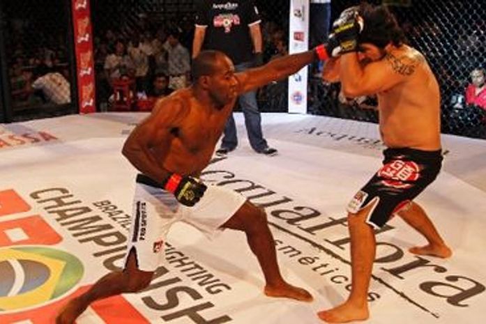 Lutador de MMA Valter Luiz da Silva (esq) morreu nesta terça-feira em acidente de carro