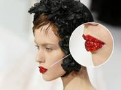 Tenha a versão da boca brilhante do desfile da Dior para o carnaval