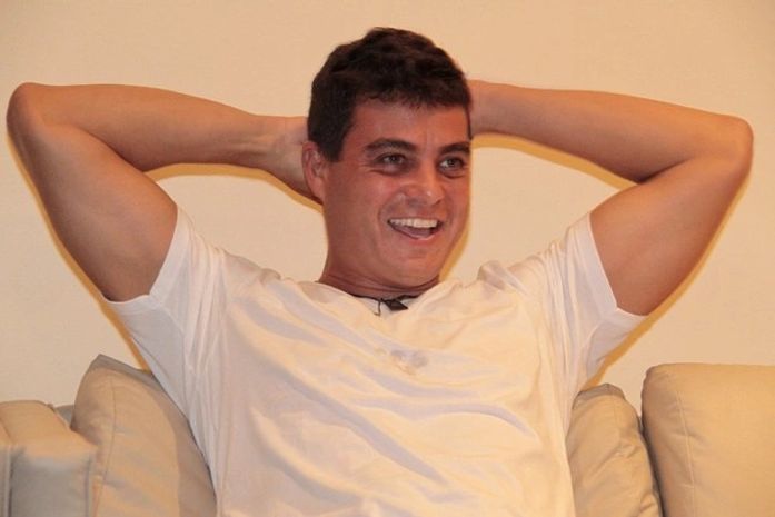 Polêmica: Dhomini fala sobre sexo na frente dos filhos: ‘Faço até hoje’