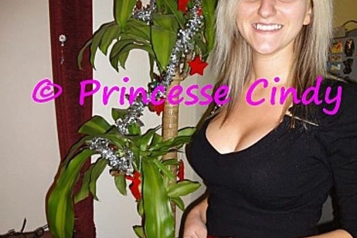 Belga de 24 anos coloca virgindade à venda por R$ 272 mil